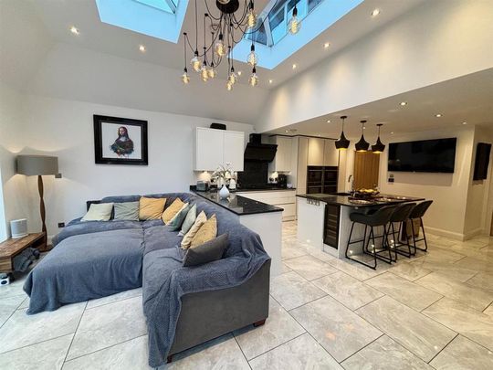 5 bedroom detached house to rent - Photo 1