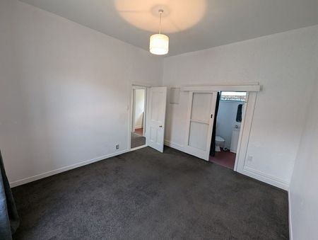 Home on the hill - charming 1bed flat in Linwood - Photo 3