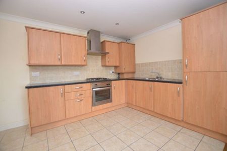 2 Bedroom Terraced House - Photo 3