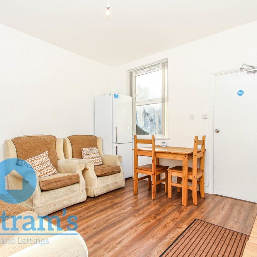 4 bed Mid Terraced House for Rent - Photo 1