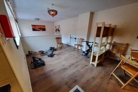4 bedroom flat to rent - Photo 3