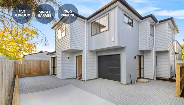 Plenty of Parking! - Photo 1