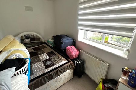 Springfield Crescent - Photo 2