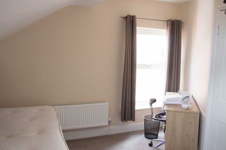 4 Bed Semi-Detached House, Bridge Grove, NG2 - Photo 3