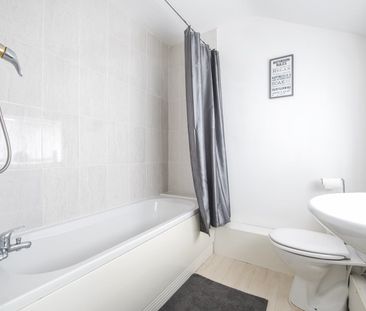 3 Bed Terraced House, Middleton Park Grove, LS10 - Photo 6