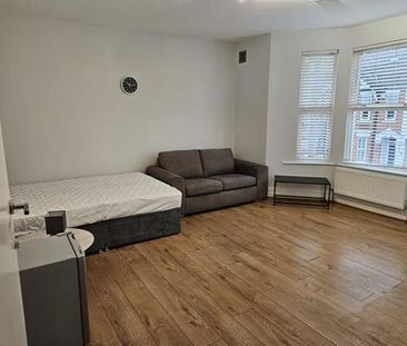 2 bedroom house share to rent - Photo 1