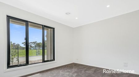 14 Luster Circuit, Cranbourne South, VIC 3977 - Photo 2