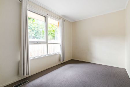 Close to shops & transport - Photo 4