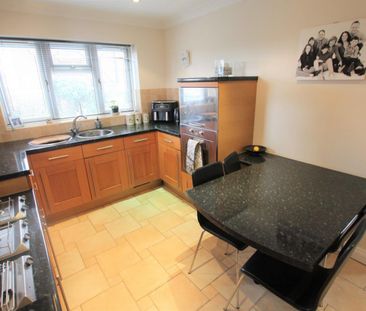 3 bedroom House To Let - Photo 5
