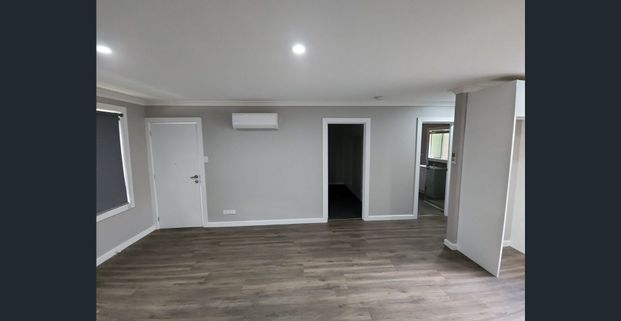 CLOSE TO SHOPS AND PUBLIC TRANSPORT - Photo 1