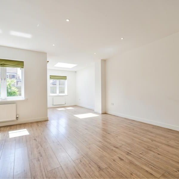 Jersey Close, Knaphill - 4 bedrooms Property for lettings - Seymours - Photo 1
