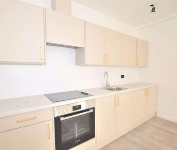 London Road, Redhill, Surrey, RH1 - Photo 4