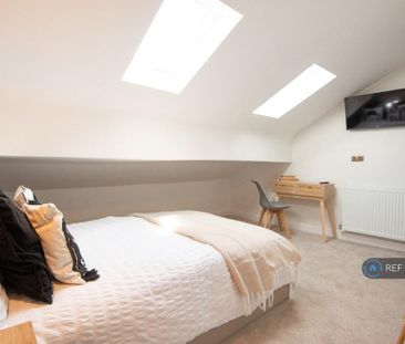 1 bedroom in a house share to rent - Photo 2
