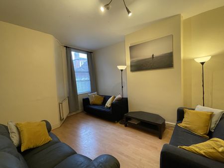 5 Bed Terraced House, Platt Lane, M14 - Photo 2