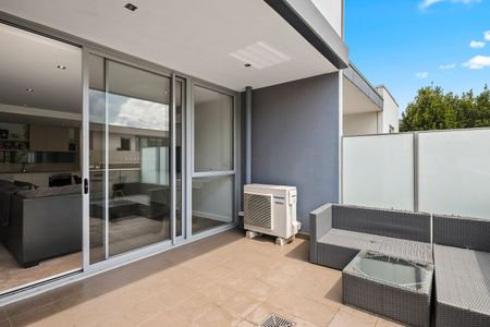 Register To Inspect – Modern Apartment with Large Entertainers Balcony - Photo 4