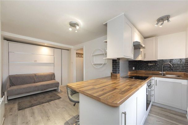 Studio to rent - Photo 1