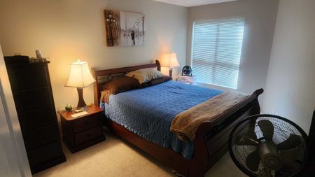 Big, Ground Floor 1 bed + den at Waterscapes - Photo 5