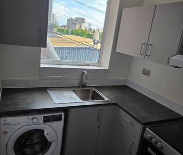 Room in a Shared Flat, Eccles New Road, M5 - Photo 4