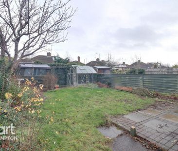3 bedroom semi-detached bungalow to rent - Photo 6