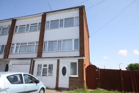 1 bedroom in a house share to rent - Photo 3