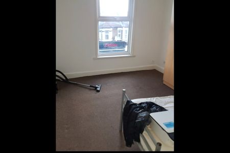 2 Bed Flat, Ilford Lane, IG1 - Photo 3