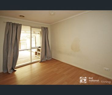 9 Courtenay Avenue, Cranbourne North, Vic 3977 - Photo 6