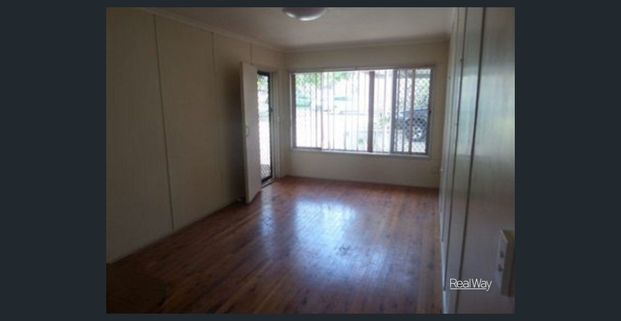 Affordable Two Bedroom Unit Within walking Distance To Local Shopping Centre And Public Transport - Photo 1