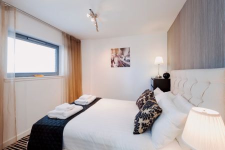 2 bedroom 2 bathroom - Photo 3