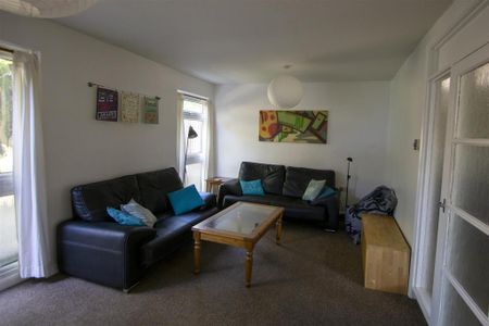 3 bedroom semi-detached house to rent - Photo 3