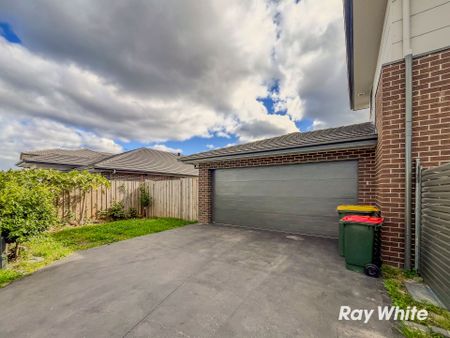 4 Bedrooms Double Storey House - Photo 2