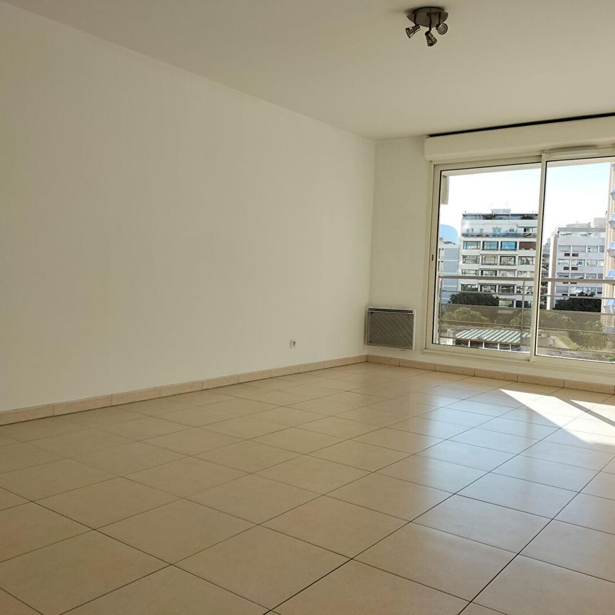 Appartement 3 pièces 74m2 MARSEILLE 8EME 1 250 euros - Photo 1