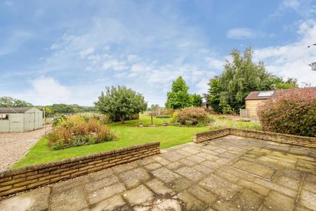 5 bedroom detached house to rent - Photo 3