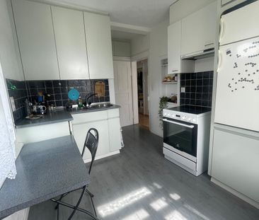 Charmante 4.5-Zimmer-Altbauwohnung mit Balkon & Bergsicht - Foto 6