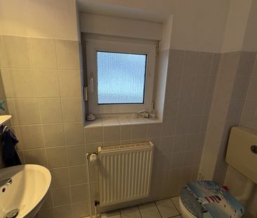 große DG-Wohnung mit Gartenanteil - Photo 3