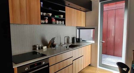 Short term lease in modern two bedroom apartment - Photo 3