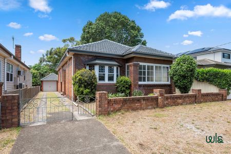 17 Hinkler Street, Mayfield NSW 2304 - House For Rent | Domain - Photo 2