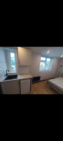 Grayscroft Road, London SW16 - Photo 2