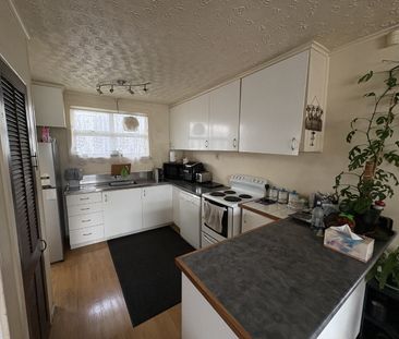 FAMILY HOME - FULLY FENCED - Photo 2