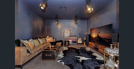 PELICAN WATERS LUXURY RETREAT - Photo 3