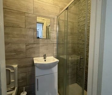 Studio Flat, Green Lane, IG3 - Photo 5