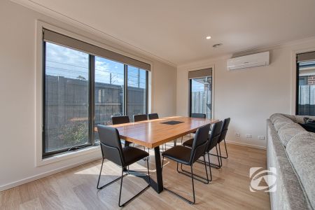 CONVENIENT & LOW MAINTENANCE - Photo 3