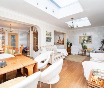 5 bedroom detached house to rent - Photo 1