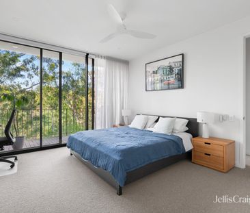 Three-Bedroom Townhouse Overlooking the Yarra River - Photo 4