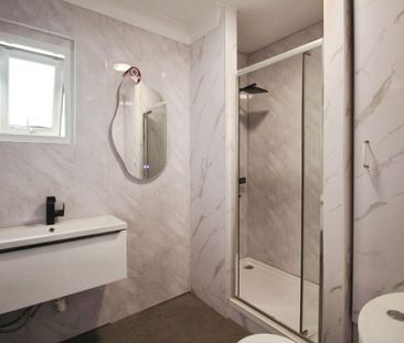 3 bedroom flat to rent - Photo 4