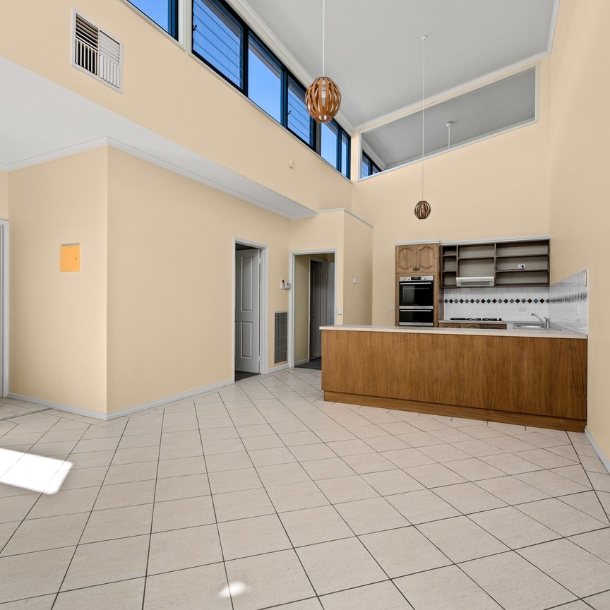 Spacious Apartment With High Ceilings In The Heart Of North Albury - Photo 1