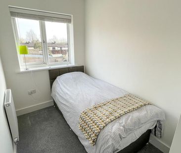 3 bedroom end of terrace house to rent - Photo 2