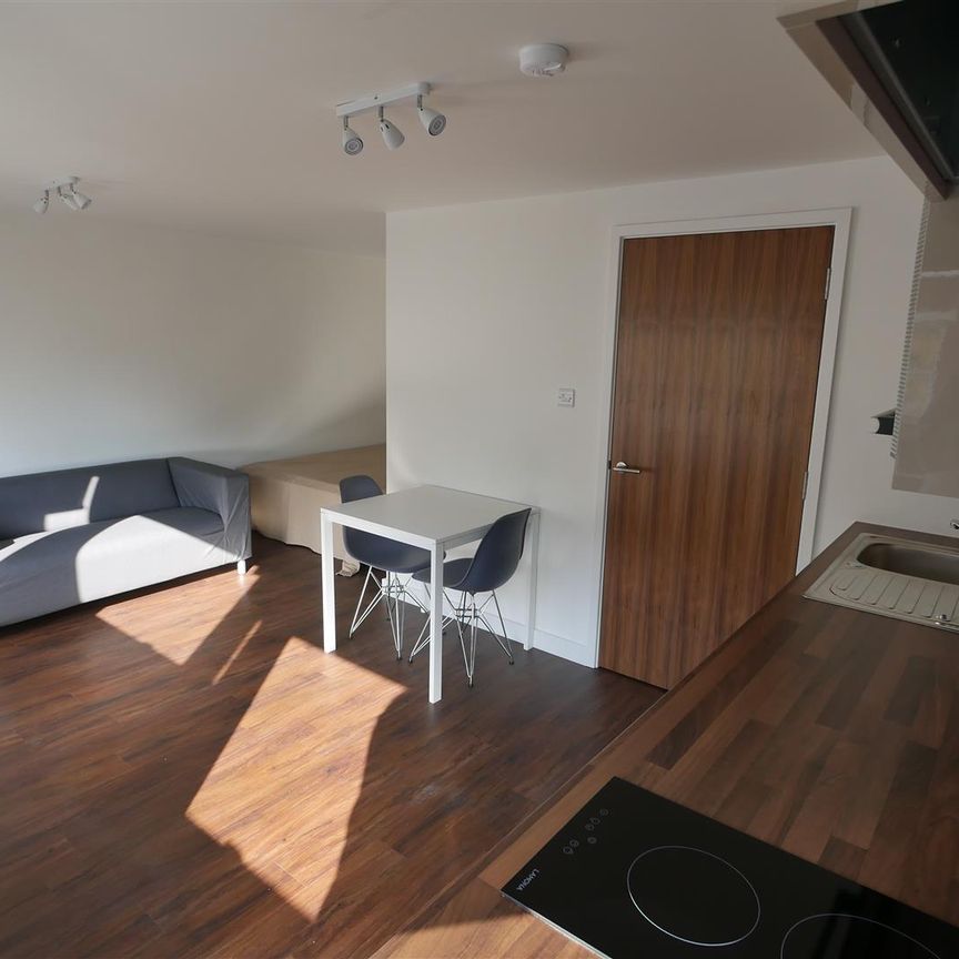 Flat 3 Hill House, Bournemouth BH1 - Photo 1