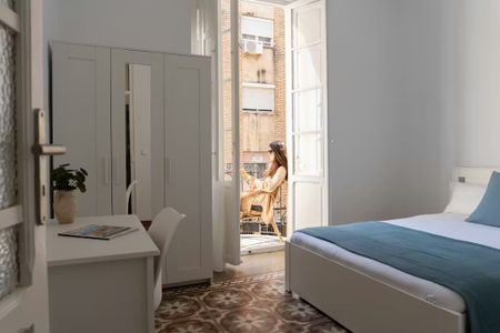 Carrer Trafalgar, Valencia, Valencian Community 46023 - Photo 2