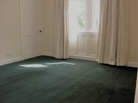 Huddersfield Road - Photo 2