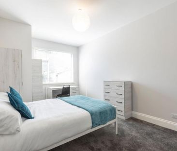 4 bedroom semi-detached house to rent - Photo 3